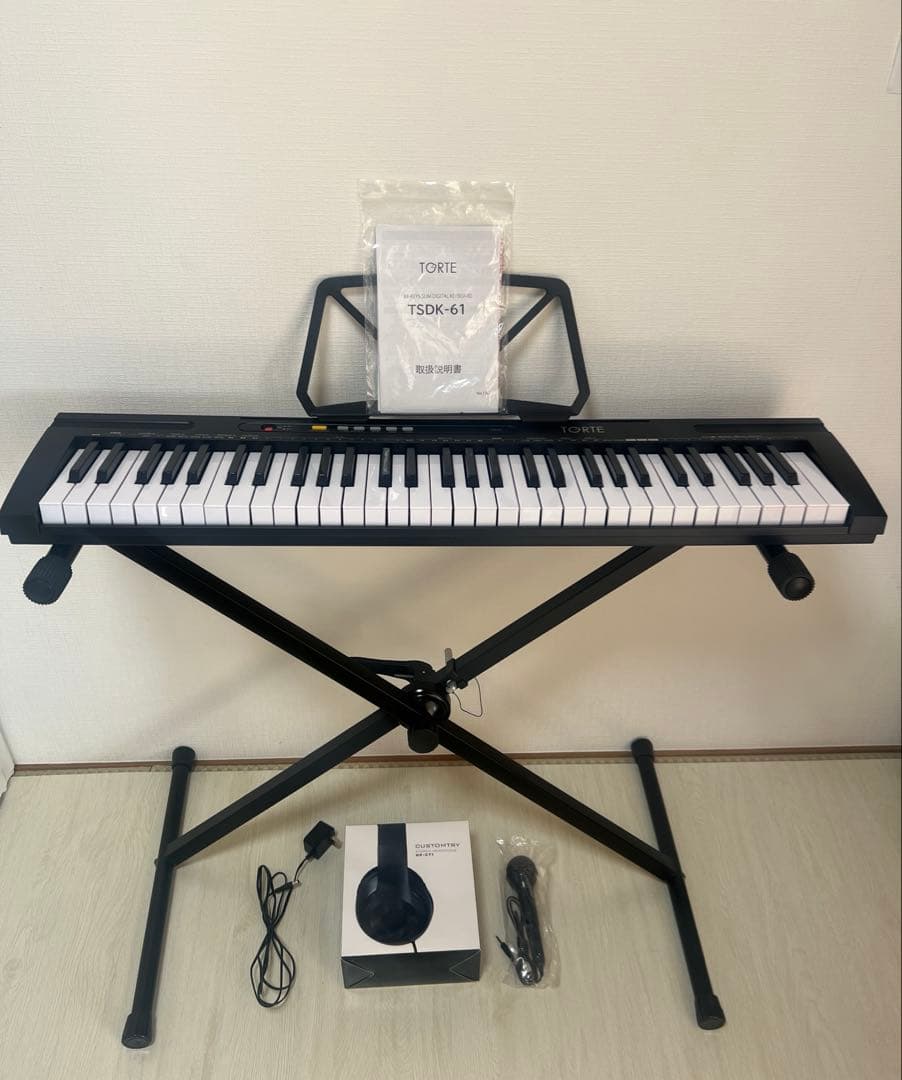 TORTE トルテ 電子　キーボード 軽量 61鍵　黒　スタンド、付属品付