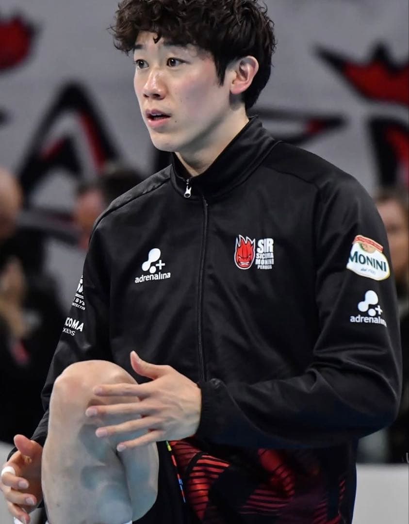 石川祐希選手着用モデル　ペルージャ　ウォームアップジャケット