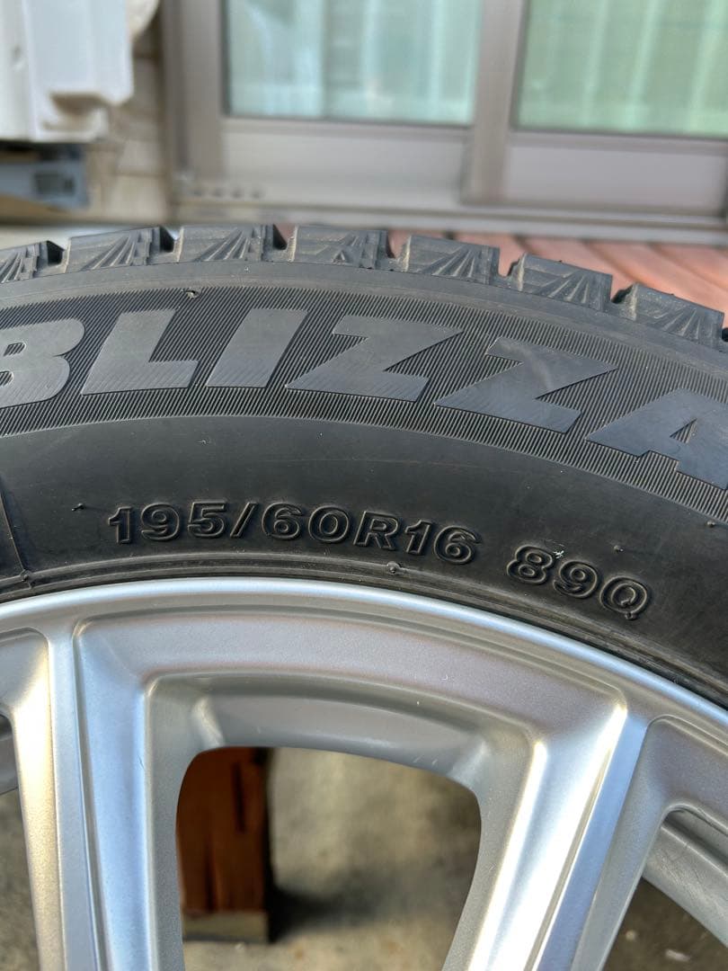 80系ノア 16インチブリヂストンVRX3 スタッドレスセット1本【3／4】