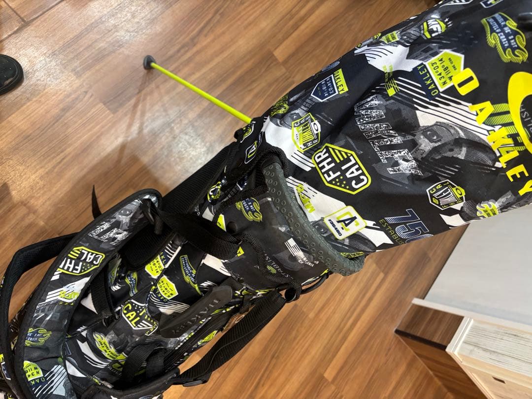 Oakley ゴルフバッグ・キャディバッグ 黒/黄　ヘッドカバーセット