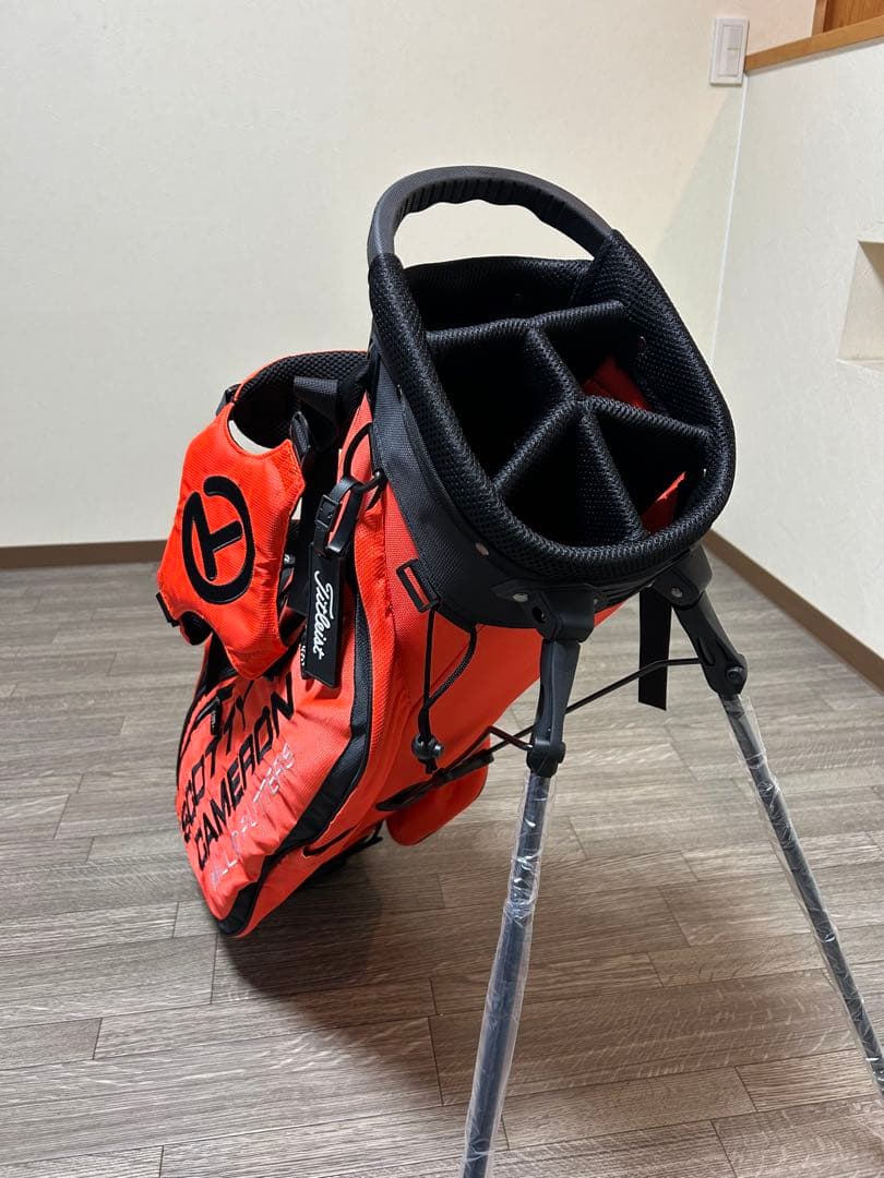 鮮やかなオレンジとブラックのコントラストが美しい！スタンド式キャディバック　軽量
