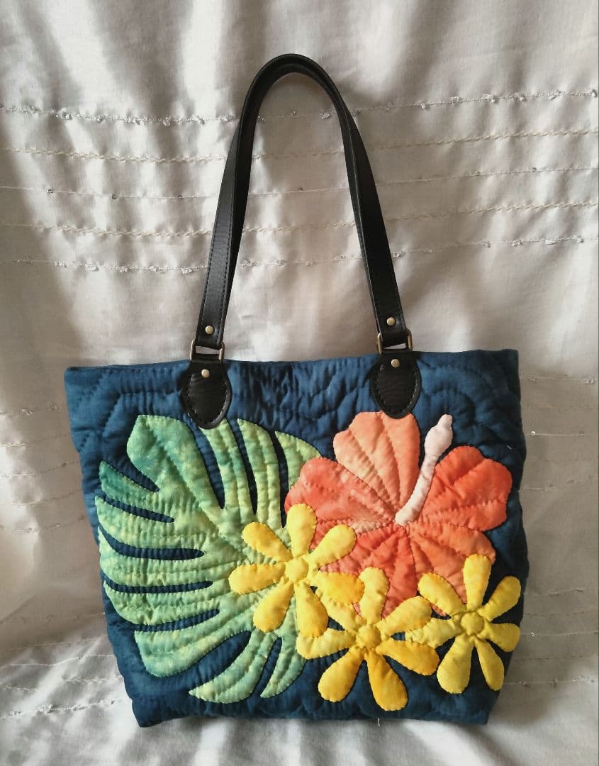 ☆261.ハワイアンキルト・バッグ・ハイビスカス＆ティアレ＆モンステラ