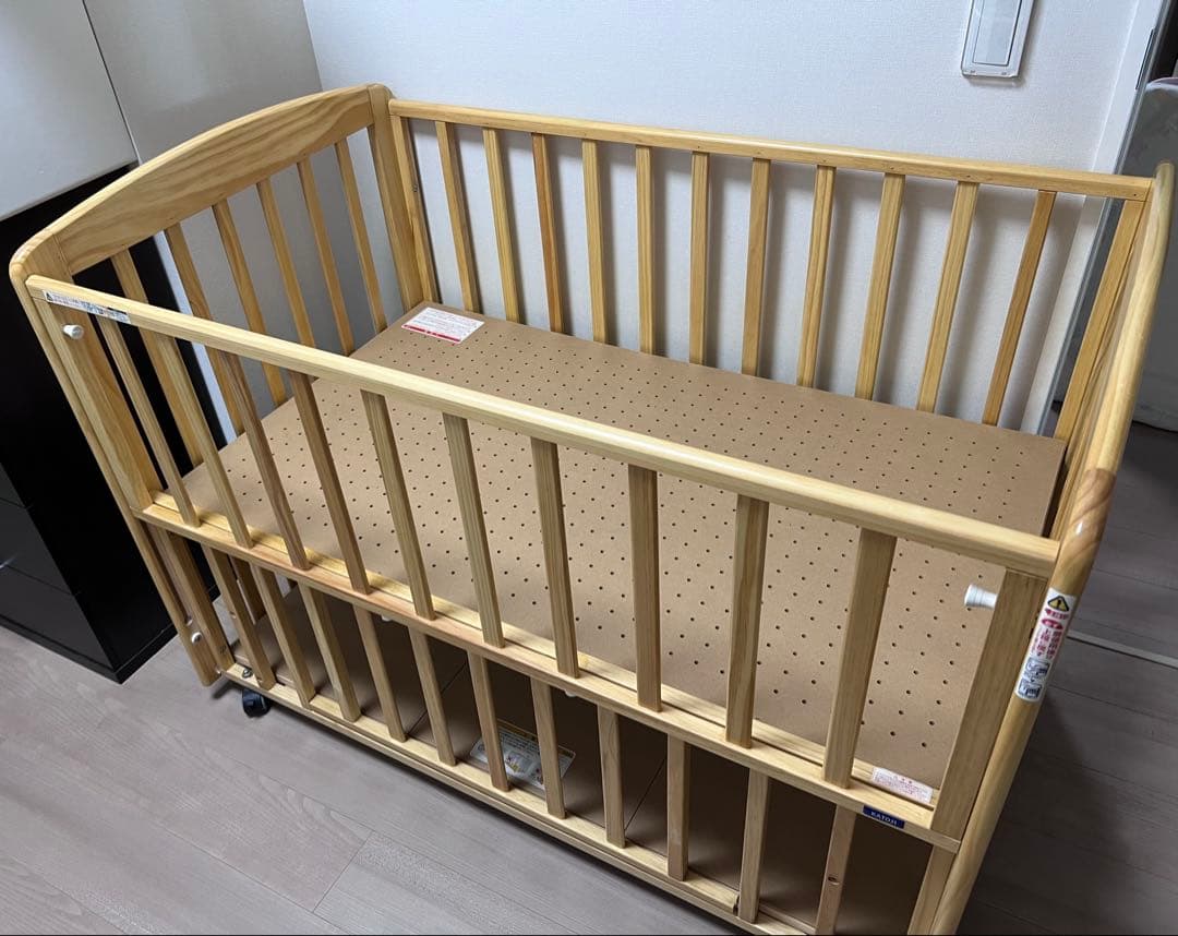 KATOJI カトージ 高さ調節可能、収納付き 木製 ベビーベッド