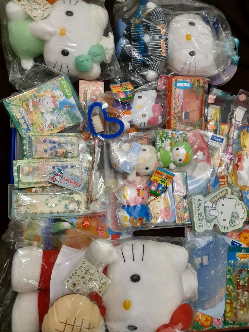 サンリオ　キティ　ぬいぐるみ　マスコット　メモ　ストラップ　等