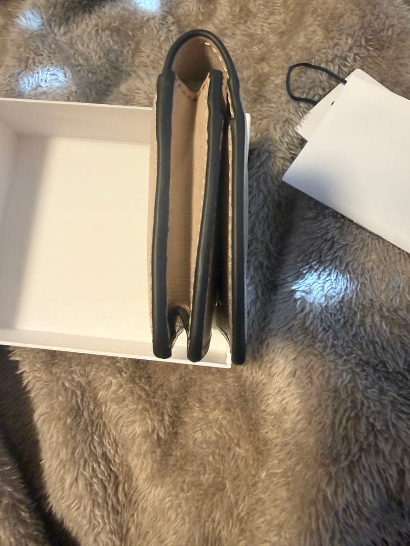 FURLA アイボリー レザー 名刺入れ　レディース