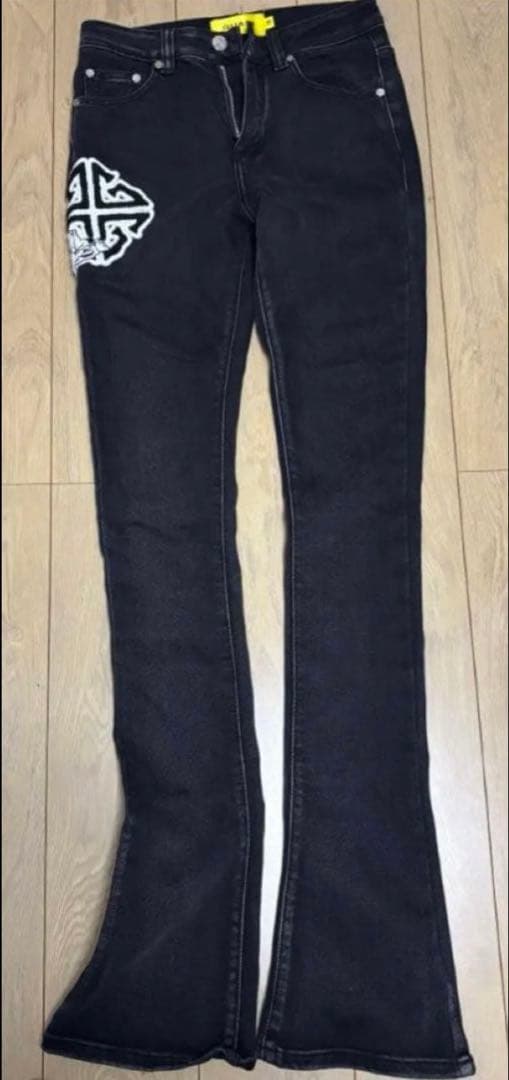 GUAPI ブラック フレアデニム 28インチ　タグ付き