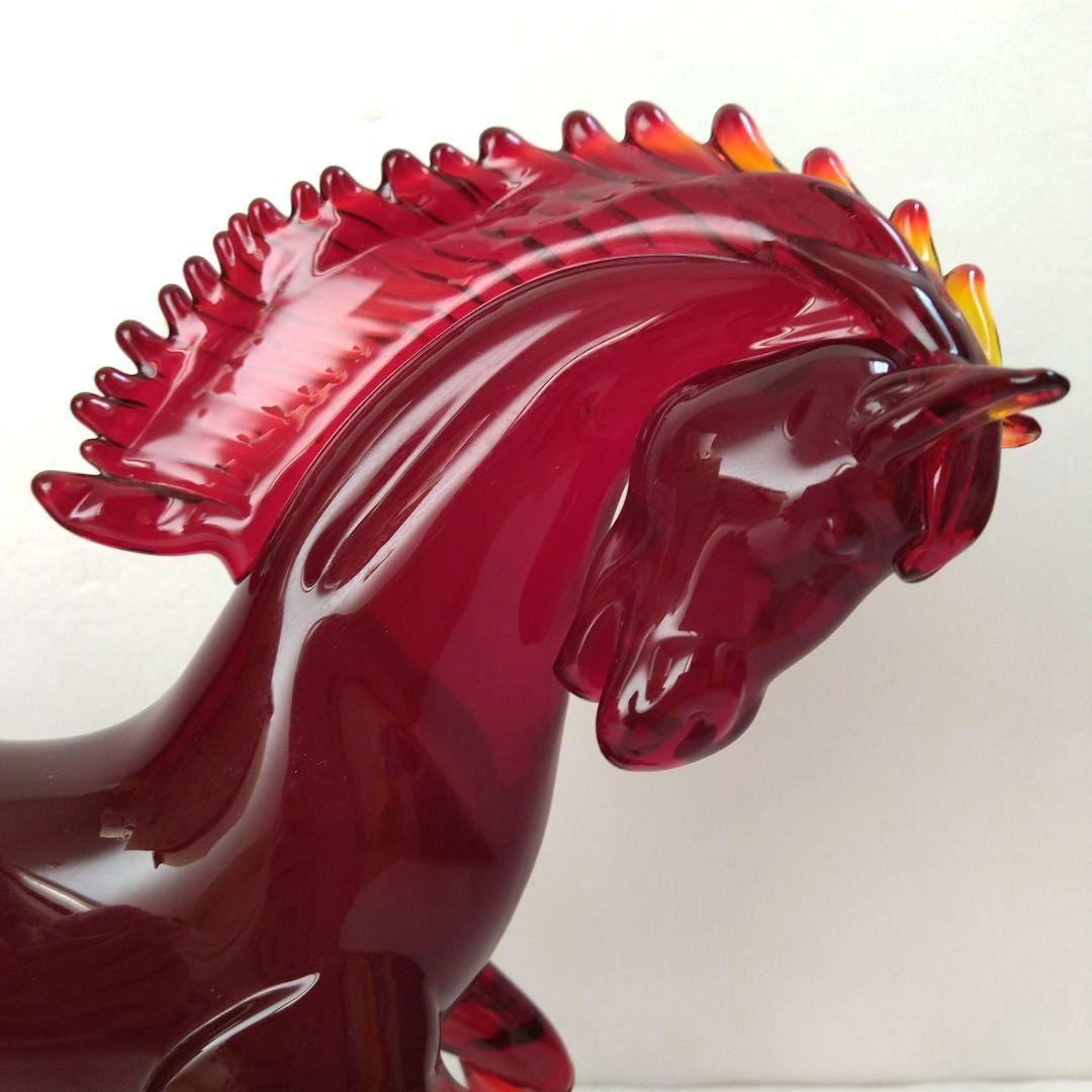 赤色 ガラス製 馬の置物 翼付き