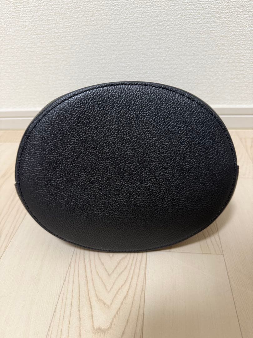 FURLA フルラ　ハンドバッグ　バック　ショルダー　黒　ゴールド　シンプル