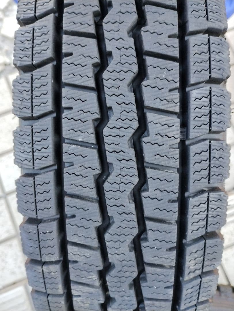 エブリイDA17V　スタッドレスタイヤ　ダンロップ145/R12 4本セット