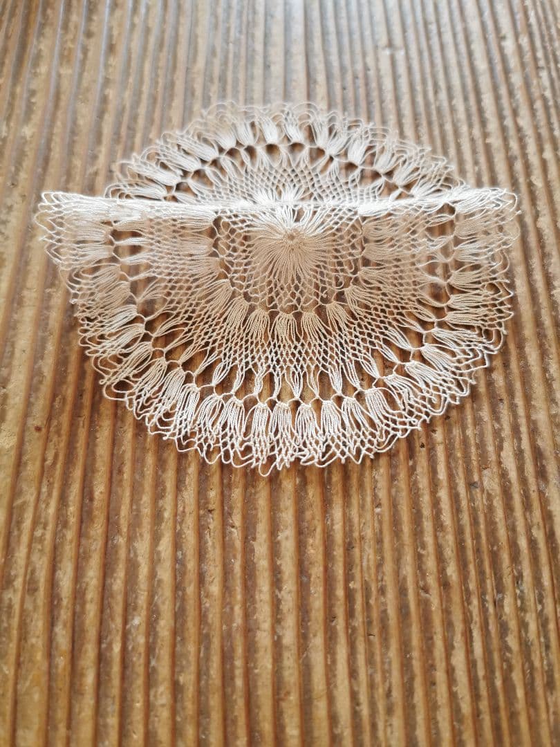 アンティーク 百合 ベルフラワー チューリップ 線状の花アルメニアレースドイリー