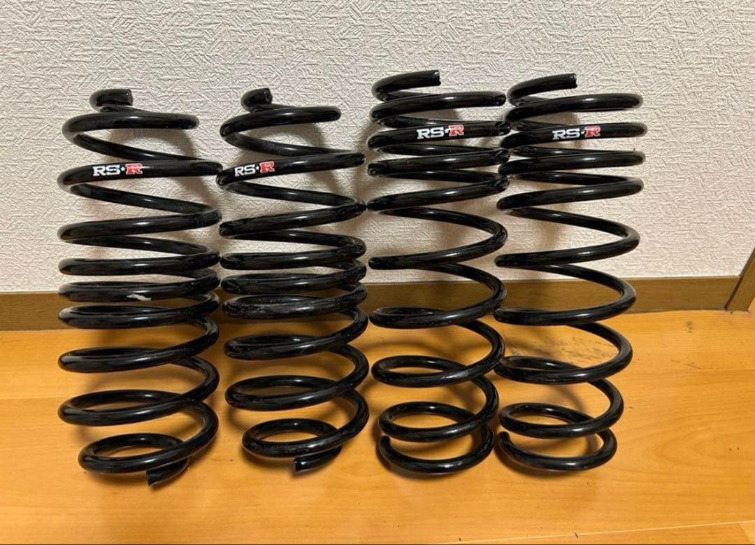 RS-R スポーツサスペンションパッケージ