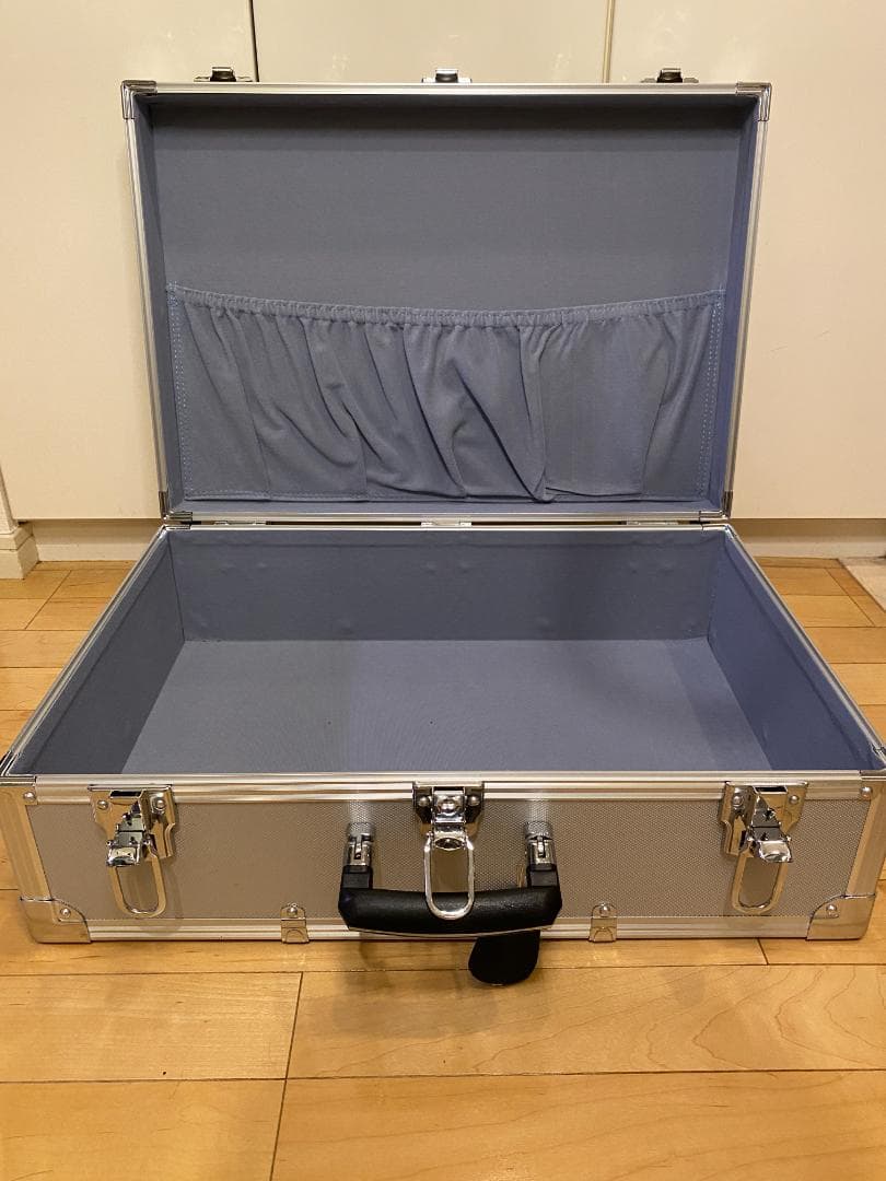 大型アルミトランク 外寸:約55cm×38cm×19cm