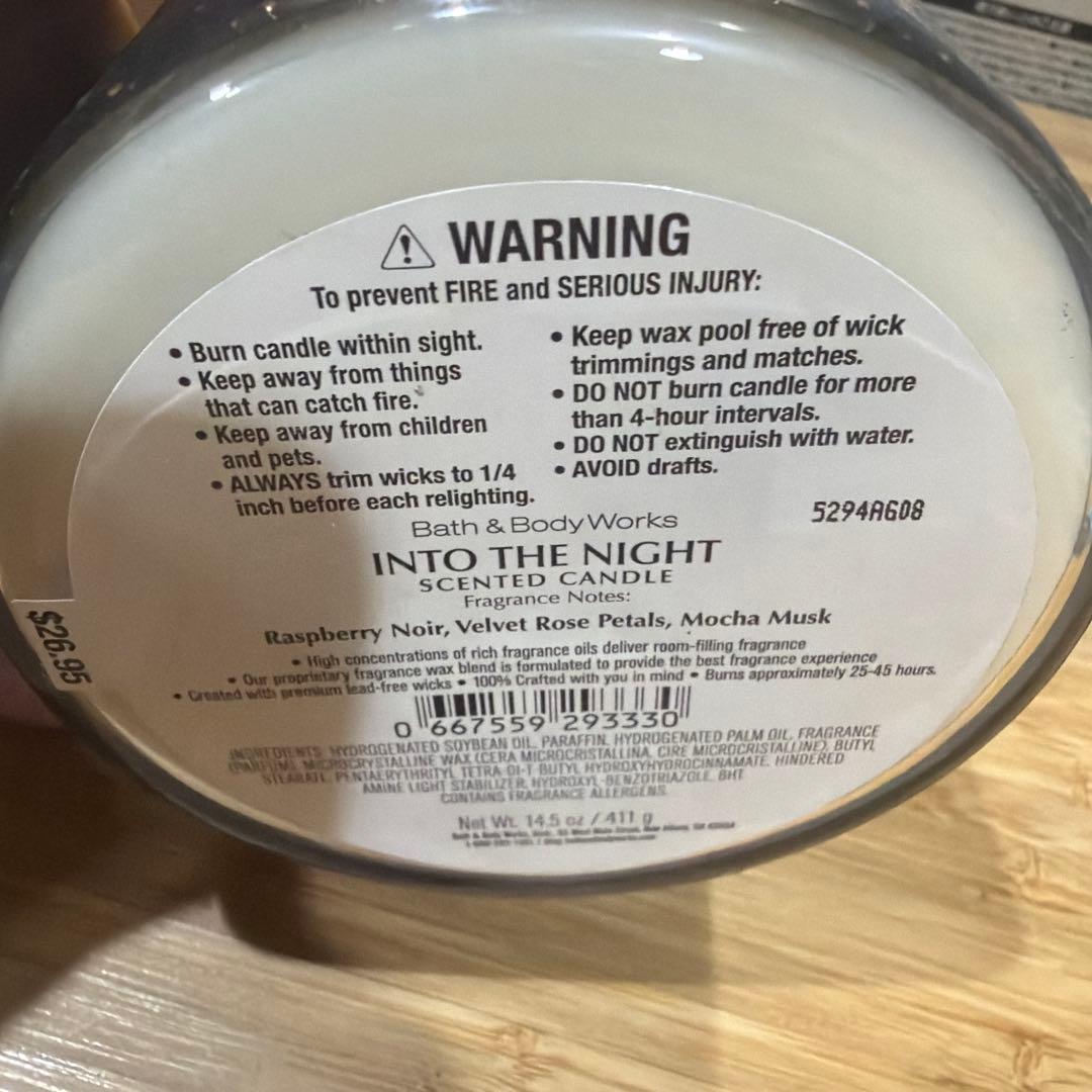 Bath & Body Works Into The Night キャンドル