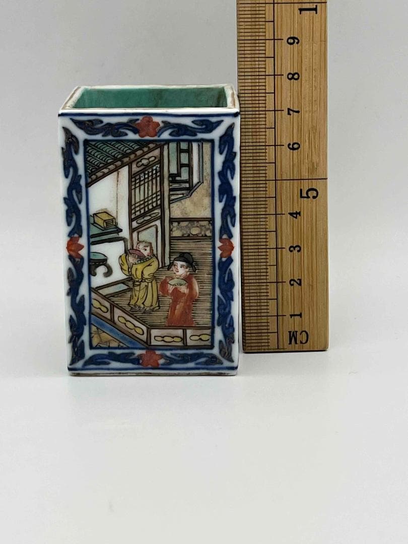 清乾隆時代【大清乾隆年製】在銘 琺瑯彩松石緑釉人物文四方筆筒 西廂記 (F-2)