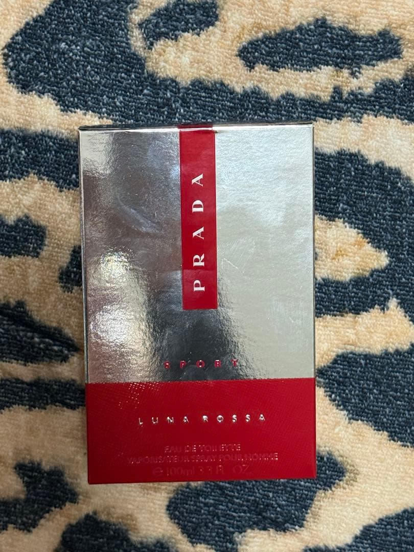 プラダルナロッサスポーツオードトワレ