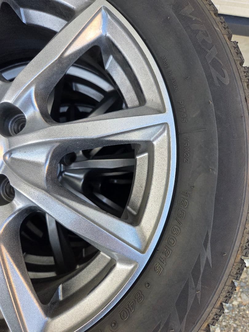 185/60R15 VRX2 スタッドレスタイヤホイールセット ヤリス 送料込み