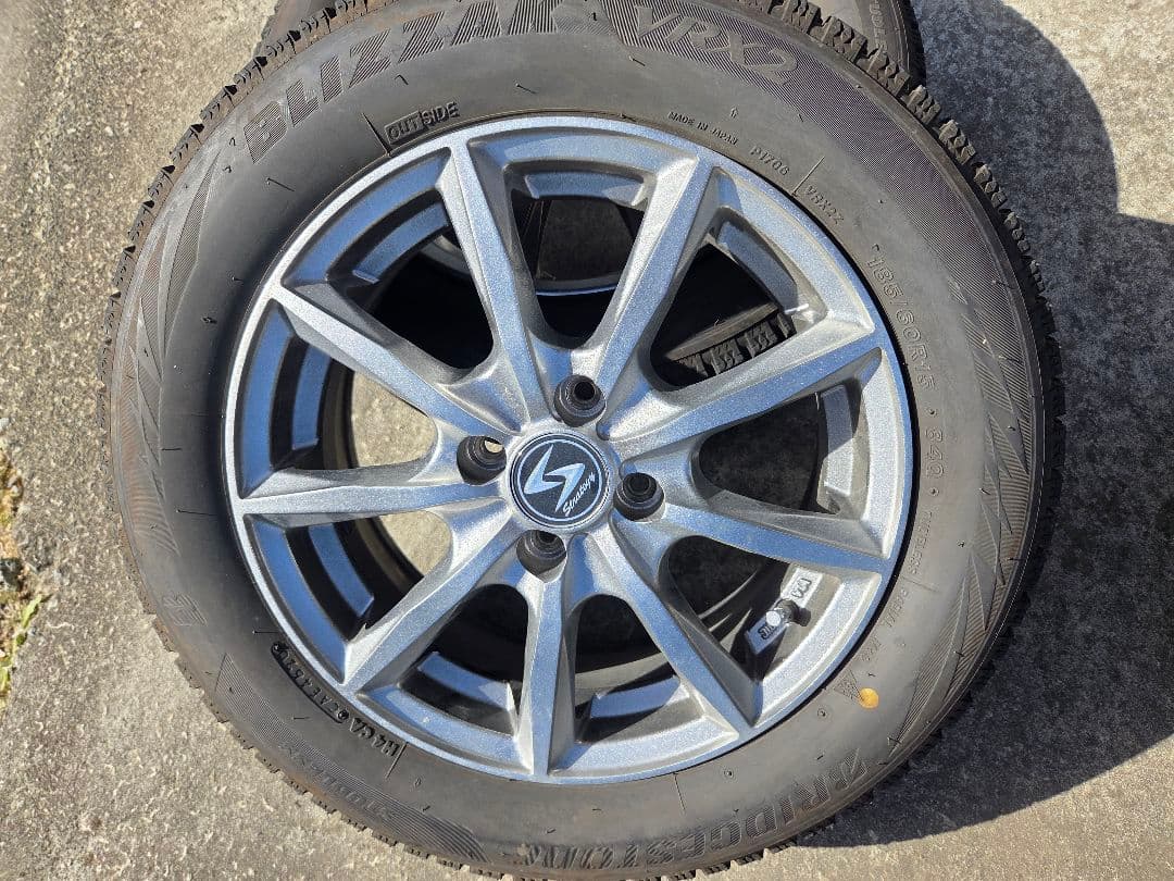 185/60R15 VRX2 スタッドレスタイヤホイールセット ヤリス 送料込み