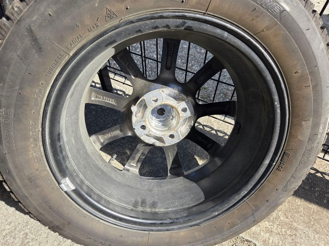 185/60R15 VRX2 スタッドレスタイヤホイールセット ヤリス 送料込み