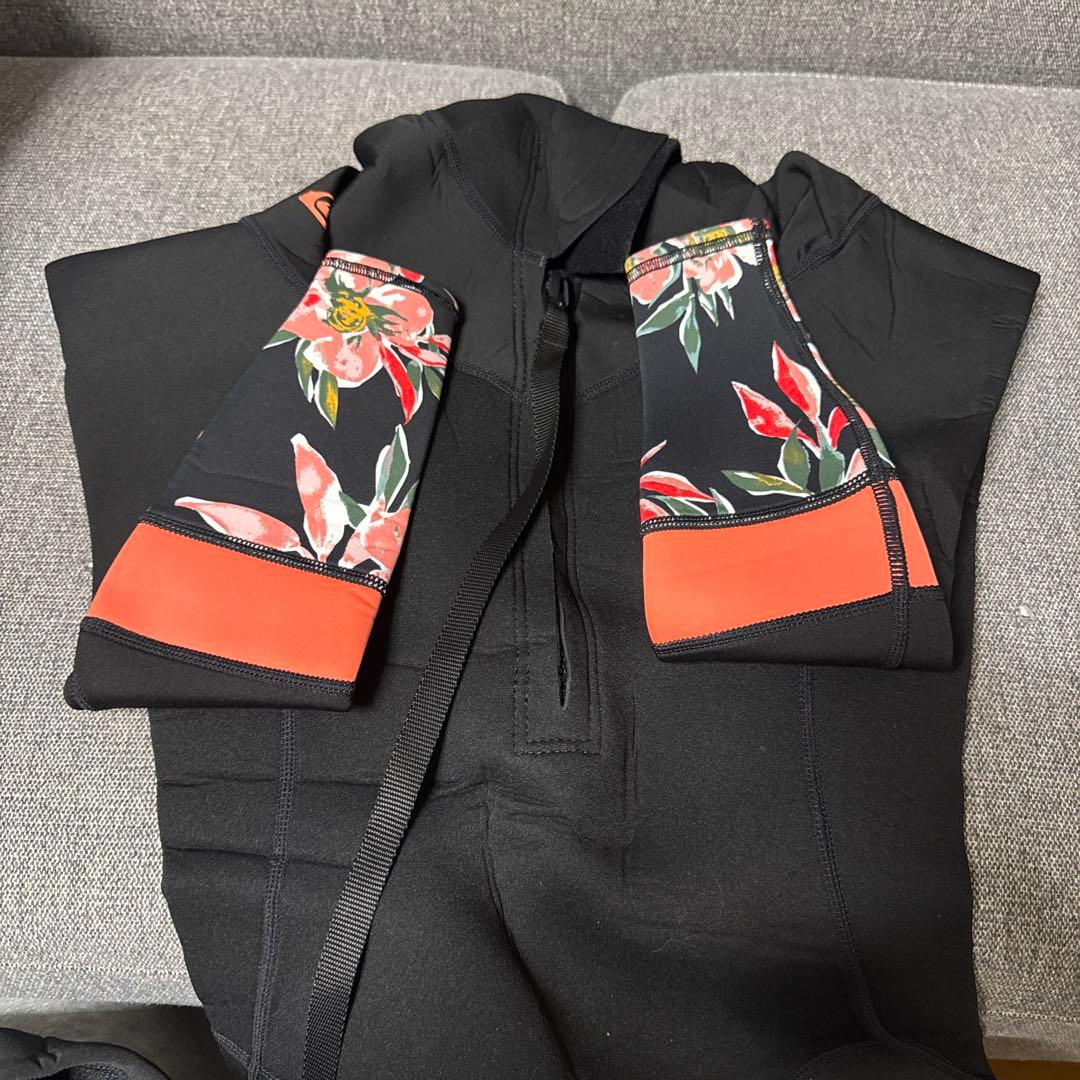 ROXY ウェットスーツ　新品　Ｍsize