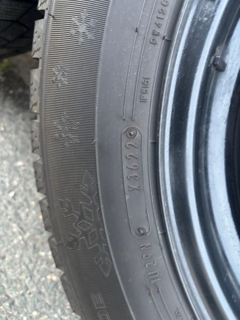 195/65/15 5穴　PCD100 2022年36週目製造　スタッドレス