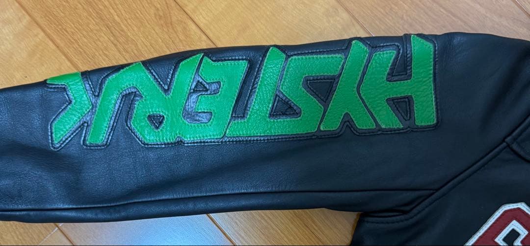 新品★今年色のグリーンロゴで皆を引立て役Bにしちゃお‼️キラリーン眩しいぜっ‼️