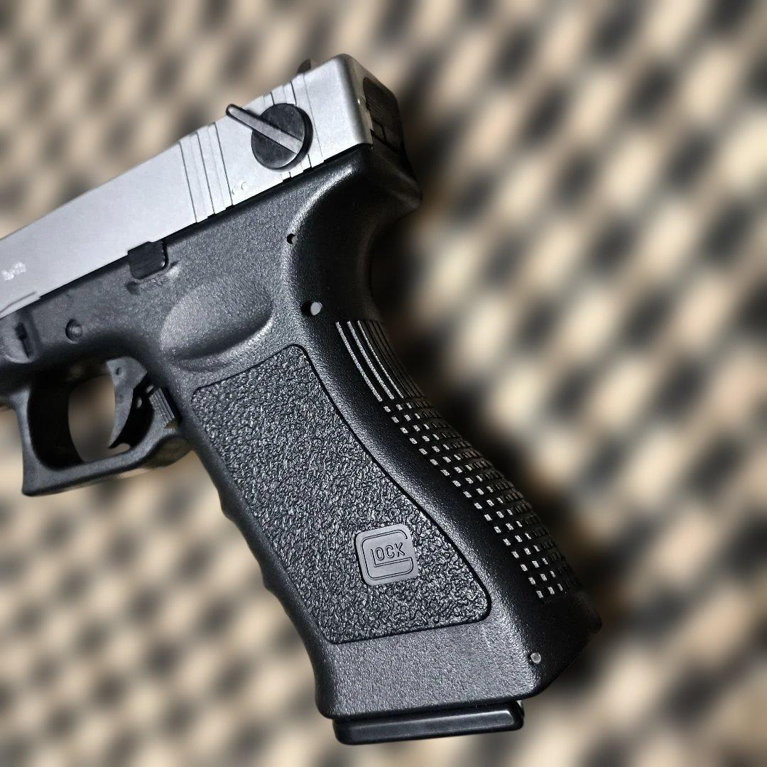 1 東京マルイ製　電動ハンドガン　グロック18C　予備マガジンセット