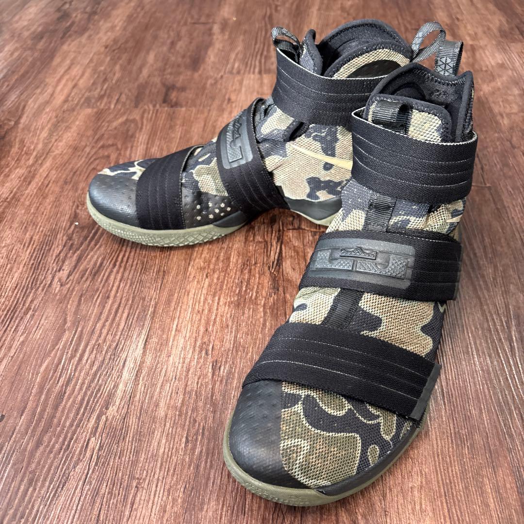 Nike バスケットボールシューズ カモフラージュ