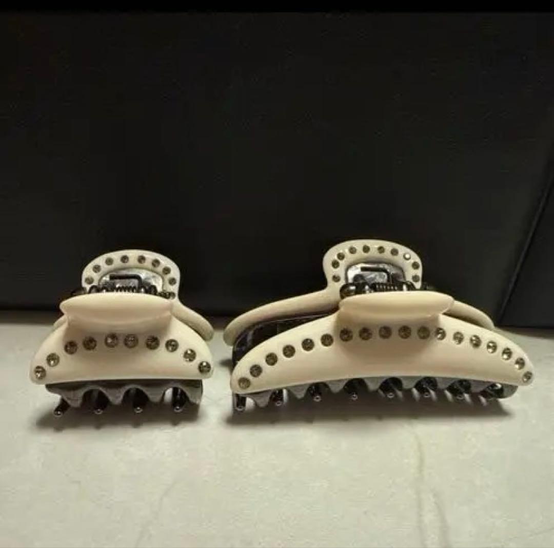 【acca】クイーンホワイトヘアクリップ2個セット