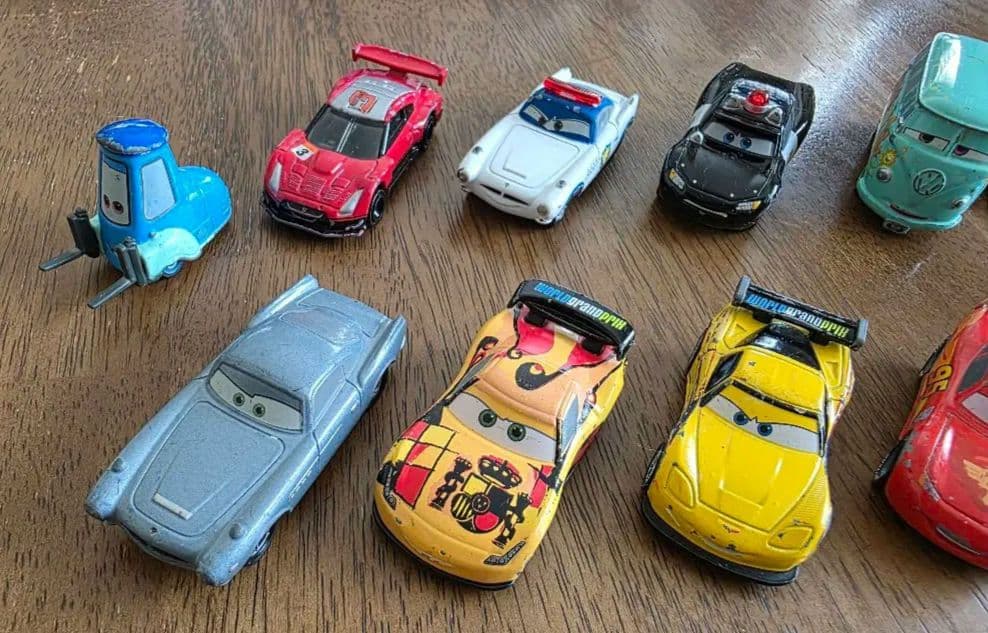 トミカまとめ売り　75台＋パーキングケース2ケース