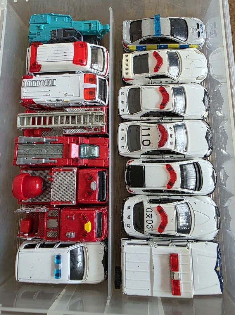 トミカまとめ売り　75台＋パーキングケース2ケース