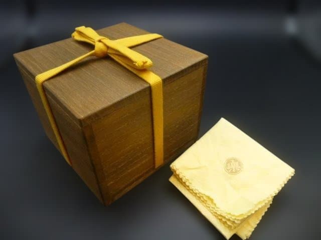 K　楽吉左衛門　十二代　弘入　飴茶碗／共箱共布／銘「吉野」／表千家十二代