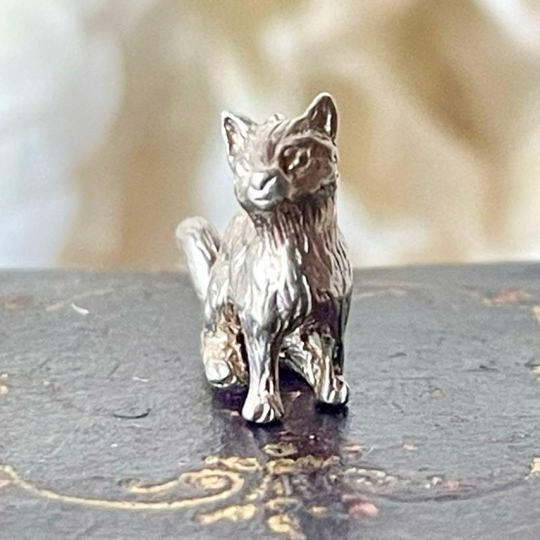 シルバー製猫のチャーム　ペンダントトップ　イギリスヴィンテージ　キャットネコねこ