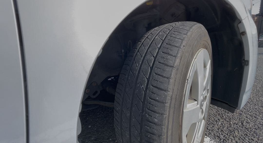 大阪より個人出品プリウス車検令和9年3月迄！ハイブリッド