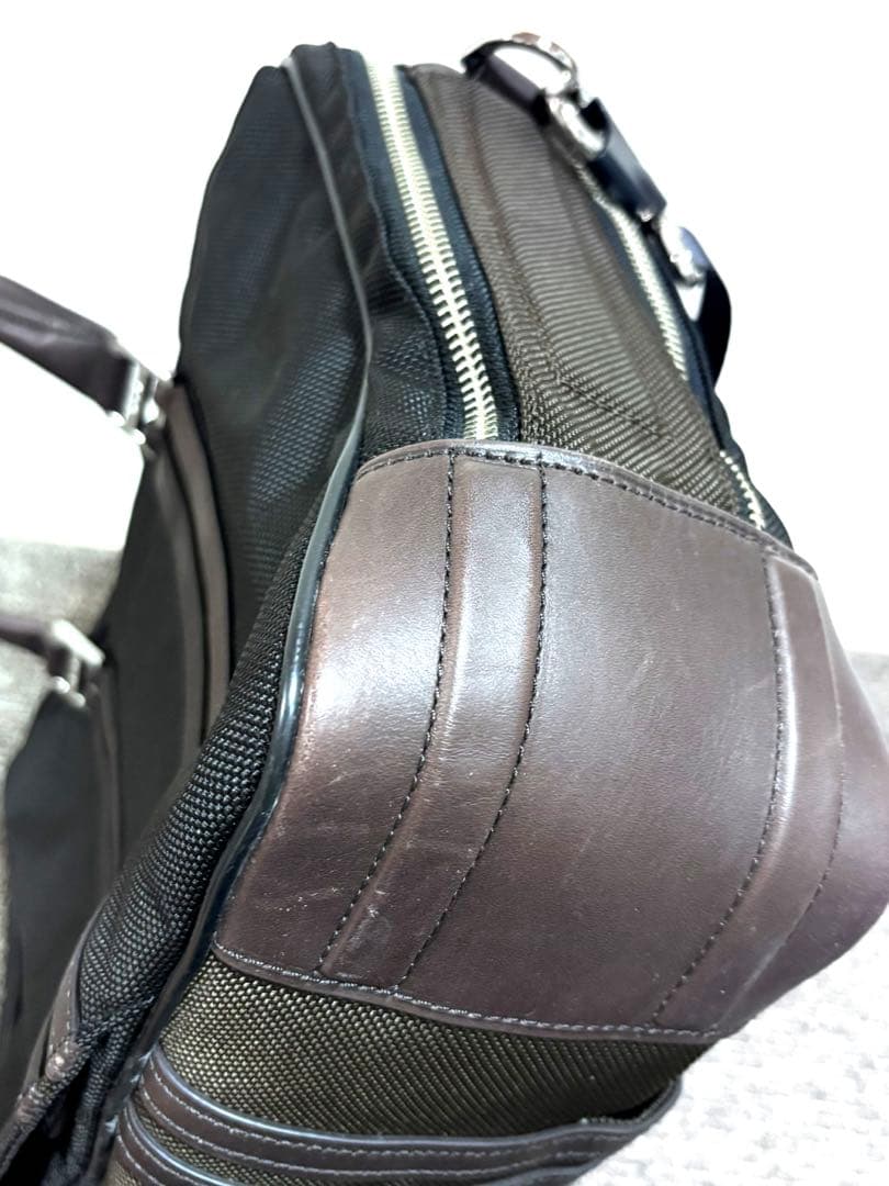 美品　TUMIビジネスバッグ ブラック ナイロン レザー　大容量