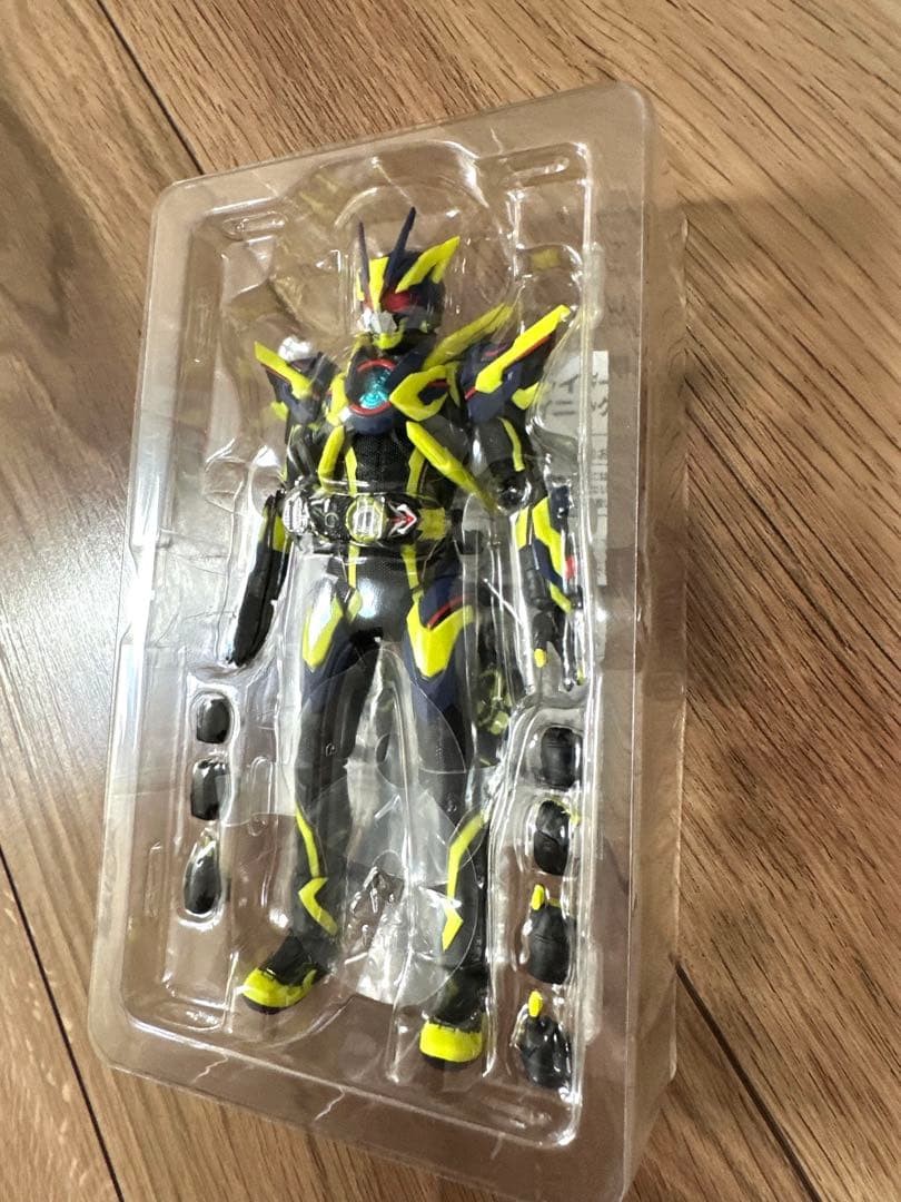 SHフィギュアーツ 仮面ライダーゼロワン シャイニングアサルトポッパー