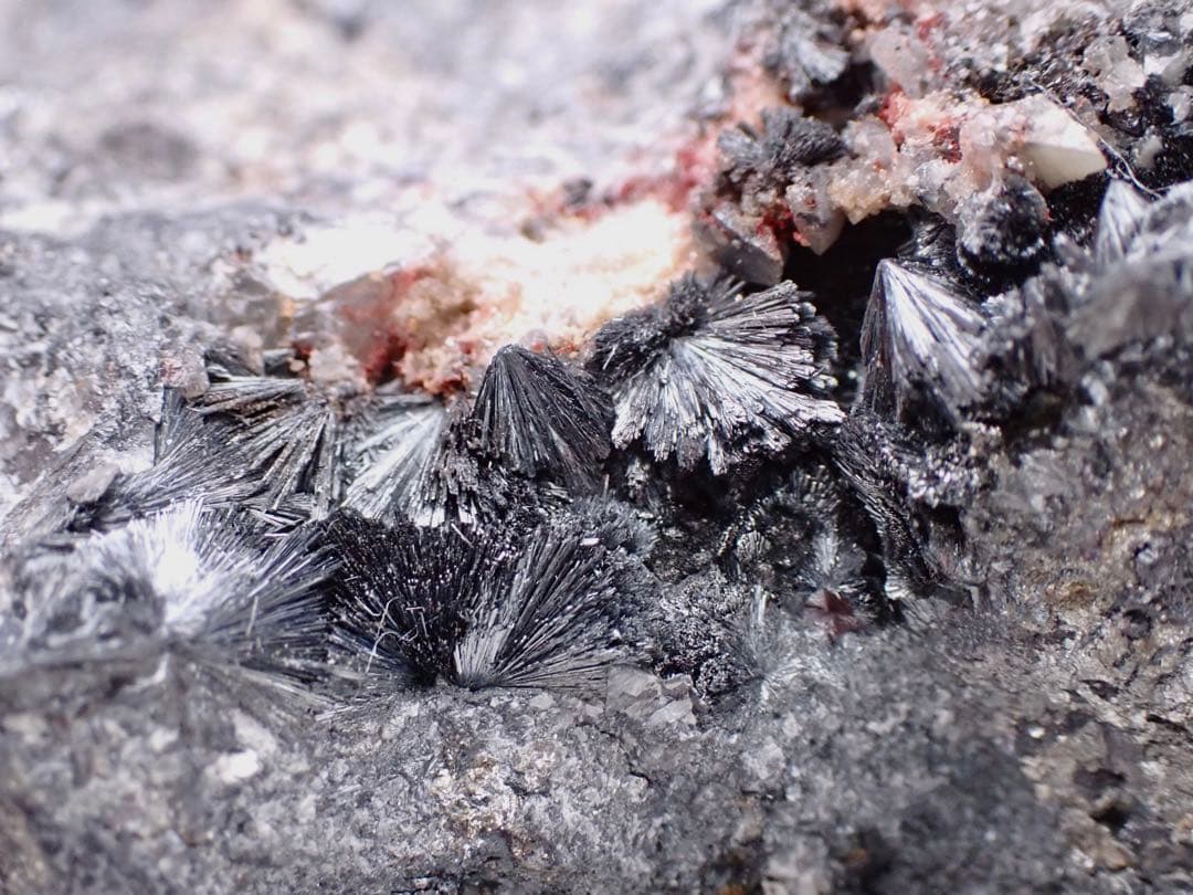 紅安鉱、自然アンチモン他　カナダ