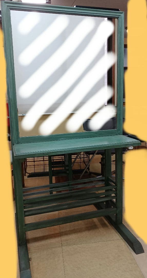 ドレッサー、鏡、美容室