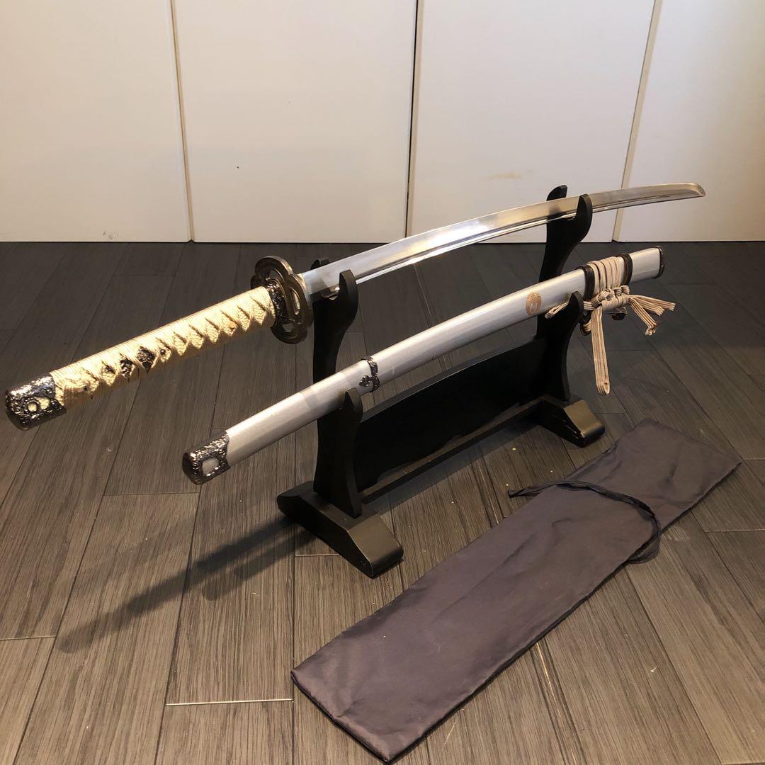 高級模造刀　銀鞘　居合刀　樋入り刀身　白拵え　亜合金刀身　名刀　刀袋付き