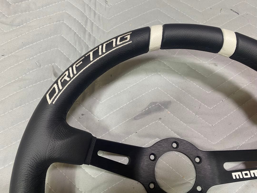 モモ　momo DRIFTING ステアリングホイール 350mm