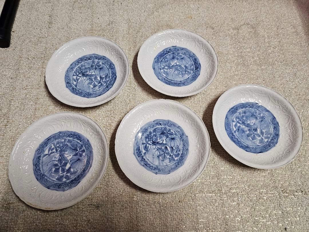 中国古美術 蔵出し品 新渡品 陽刻染付昆虫文皿 薄手 貴重な5枚組