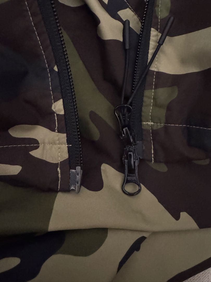 FCRB カモフラ フード付きナイロンジャケット