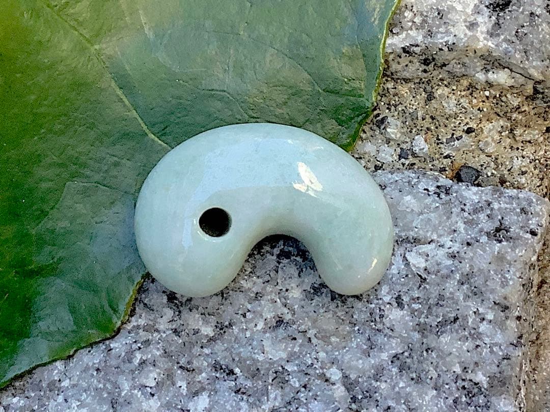 ✳神からのパワー宿る縁起物を‼️糸魚川翡翠ジェダイト　本物の勾玉　機械鑑定鑑別書付