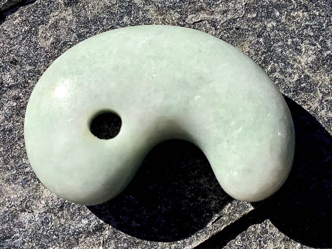 ✳神からのパワー宿る縁起物を‼️糸魚川翡翠ジェダイト　本物の勾玉　機械鑑定鑑別書付