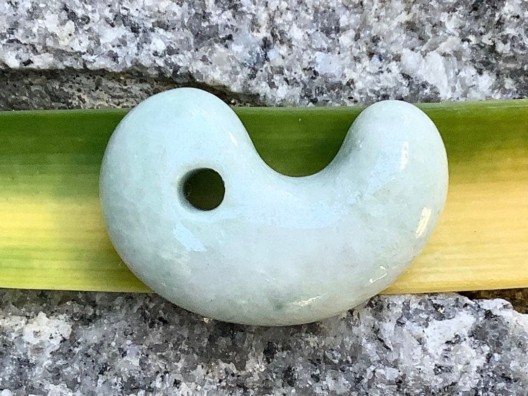 ✳神からのパワー宿る縁起物を‼️糸魚川翡翠ジェダイト　本物の勾玉　機械鑑定鑑別書付