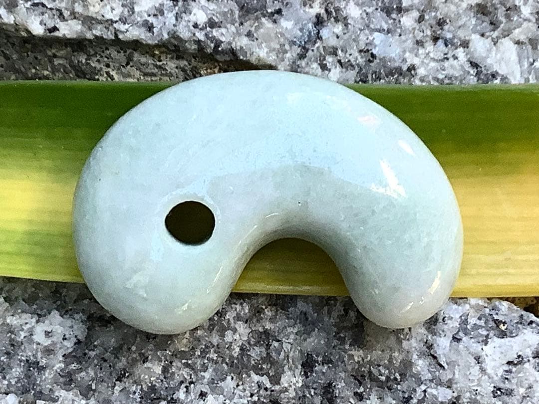 ✳神からのパワー宿る縁起物を‼️糸魚川翡翠ジェダイト　本物の勾玉　機械鑑定鑑別書付