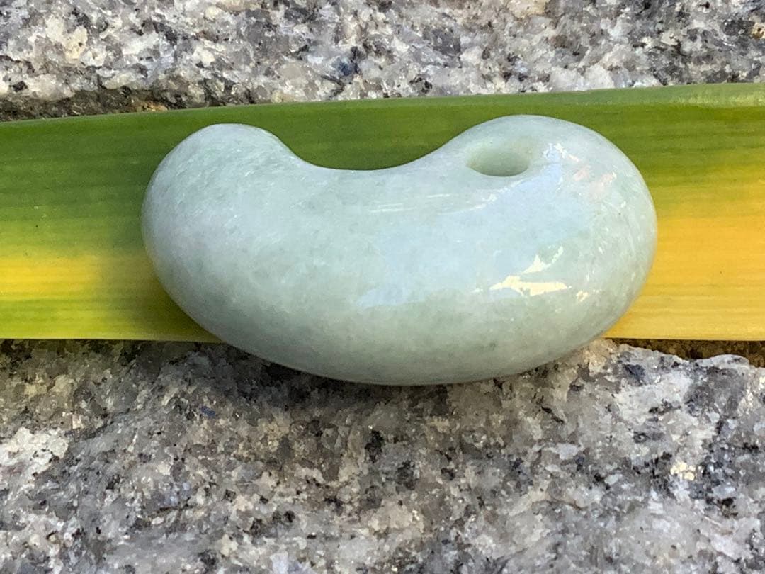 ✳神からのパワー宿る縁起物を‼️糸魚川翡翠ジェダイト　本物の勾玉　機械鑑定鑑別書付