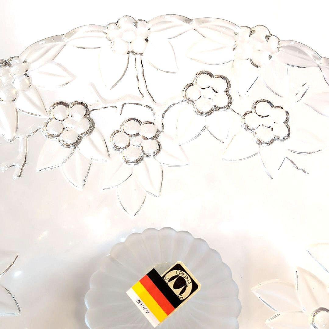 ドイツ製　美しいお花のクリスタルガラスのコンポート皿