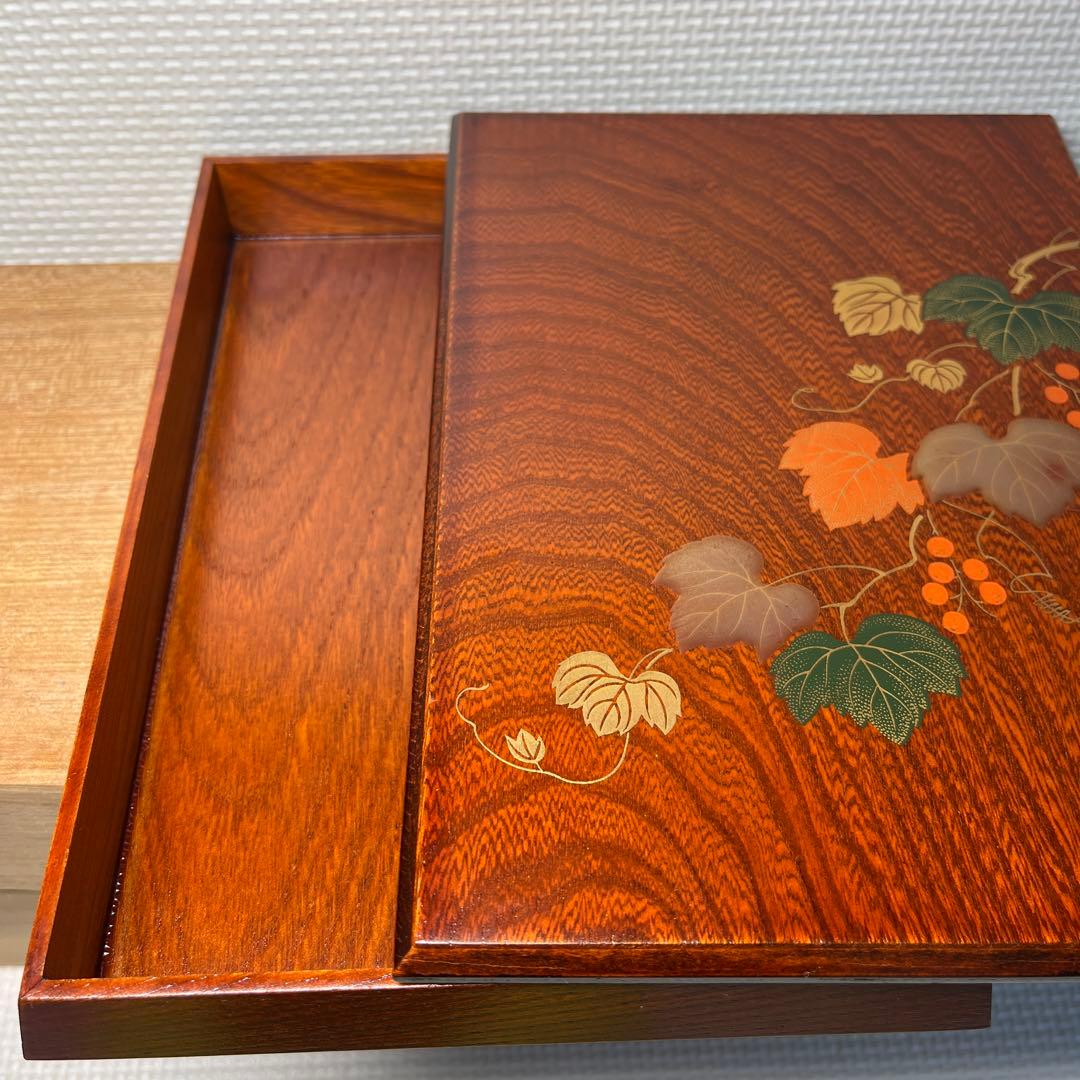 ⭕️赤間硯　20cm 糸瓜彫刻自然硯　古硯　龍雲堂製　文字秀逸　蔦と実を蒔絵木箱