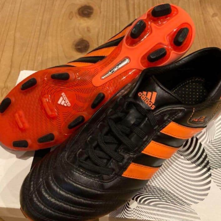 adidas サッカーシューズ ブラック/オレンジ