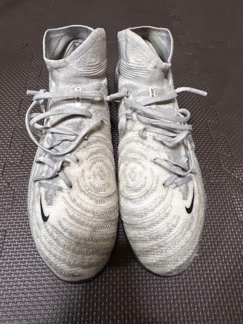 Nike サッカーシューズ ハイカット ホワイト・グレー